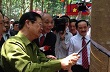 Việt Nam khai thác dòng mủ cao su đầu tiên tại Trung Lào 